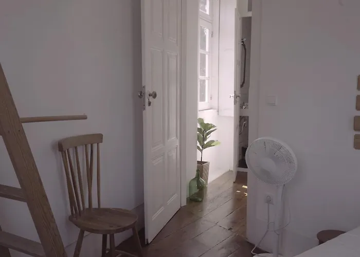 Light & Airy Historic Centre House With Balconies Дом отдыха *