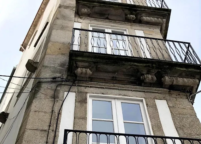 Дом отдыха Light & Airy Historic Centre House With Balconies Порту