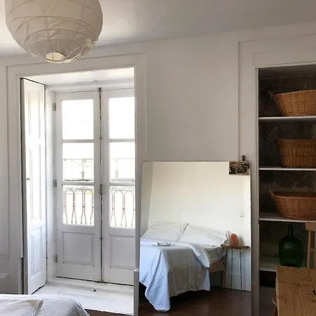 Light & Airy Historic Centre House With Balconies * Porto