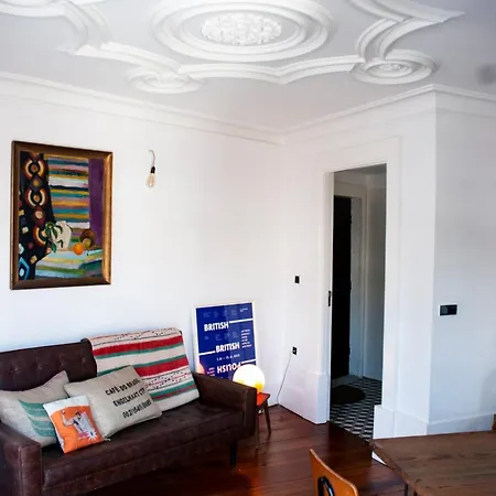 Light & Airy Historic Centre House With Balconies