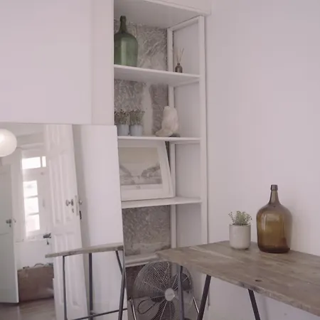 Light & Airy Historic Centre House With Balconies * 波尔图