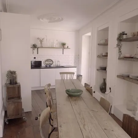 Light & Airy Historic Centre House With Balconies Oporto