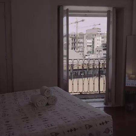 度假居 Light & Airy Historic Centre House With Balconies *