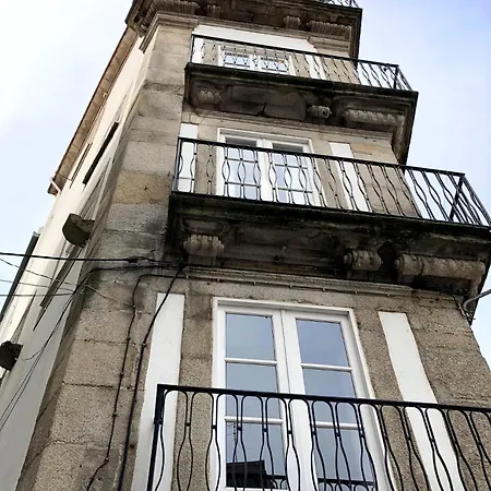 度假居 Light & Airy Historic Centre House With Balconies 波尔图