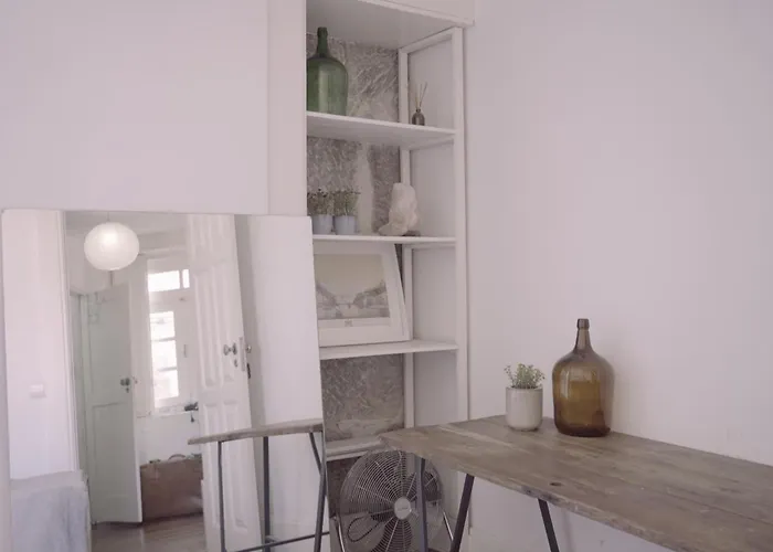 Light & Airy Historic Centre House With Balconies * 포르투