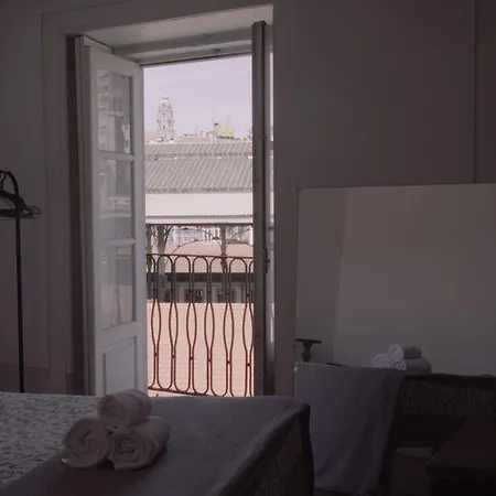 Ferienhaus Light & Airy Historic Centre House With Balconies Porto