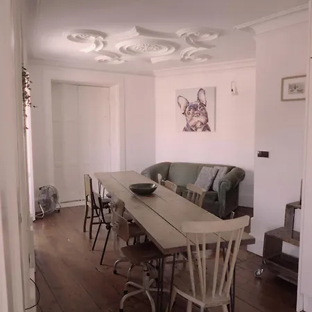 Light & Airy Historic Centre House With Balconies