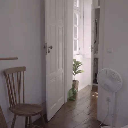 Light & Airy Historic Centre House With Balconies Ferienhaus *