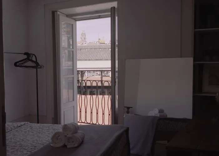 Tatil Evi Light & Airy Historic Centre House With Balconies Porto