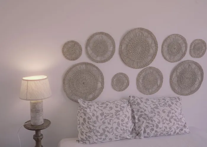 Light & Airy Historic Centre House With Balconies Tatil Evi