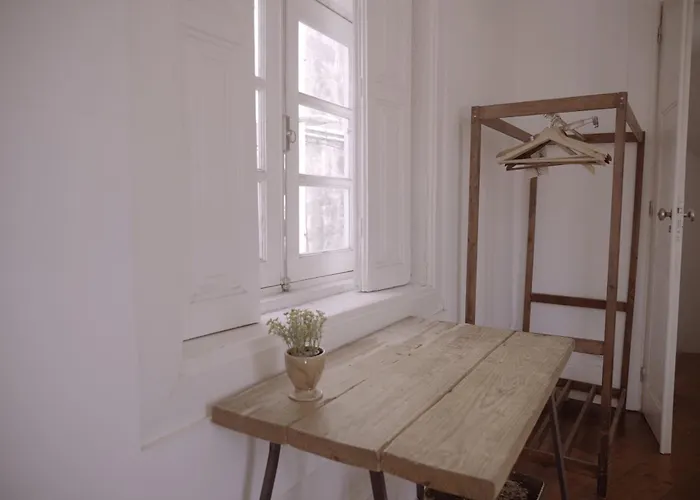 Light & Airy Historic Centre House With Balconies Tatil Evi *