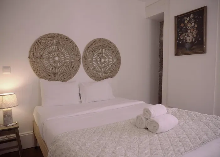 Tatil Evi Light & Airy Historic Centre House With Balconies *